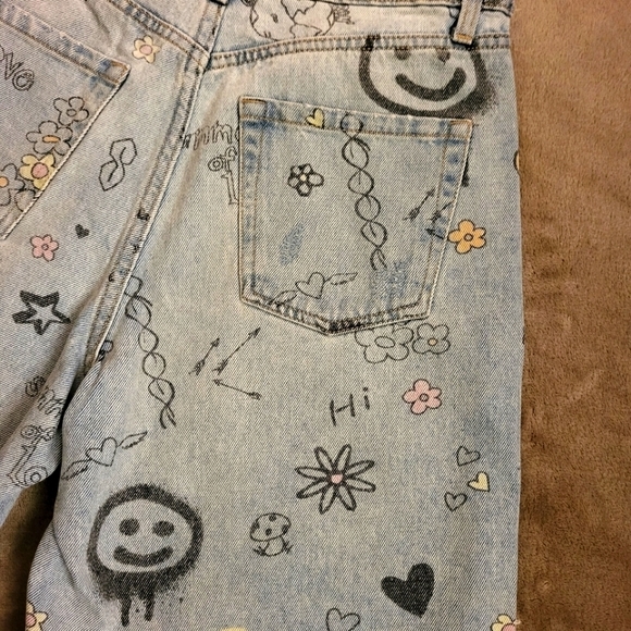 High‎ Rise Bermuda Shorts - Picture 11 of 11